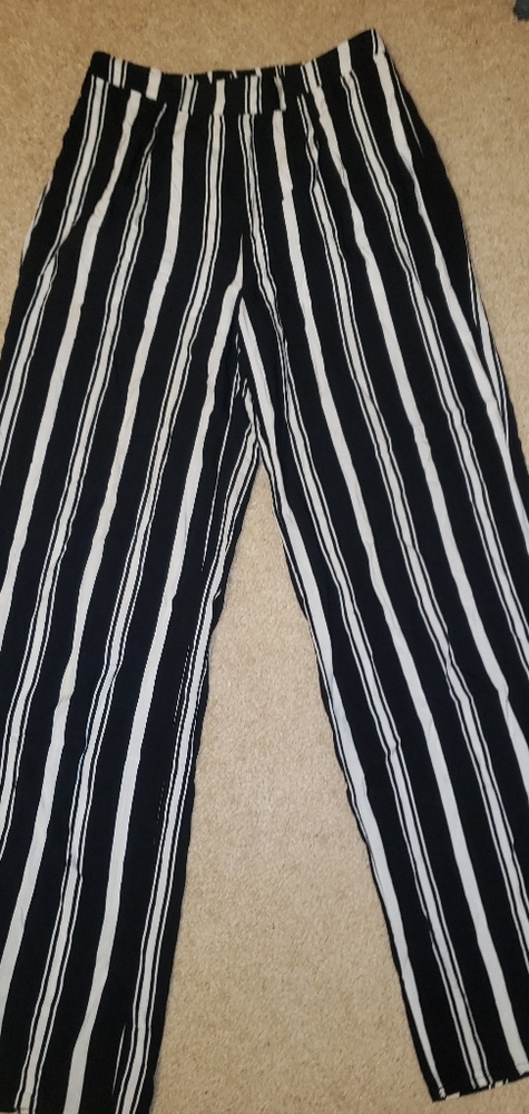 Black and White stripped Pants S
